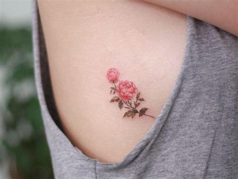 tatuajes pequeos para mujeres en el pecho|25 tatuajes en el pecho para mujer y hombre。